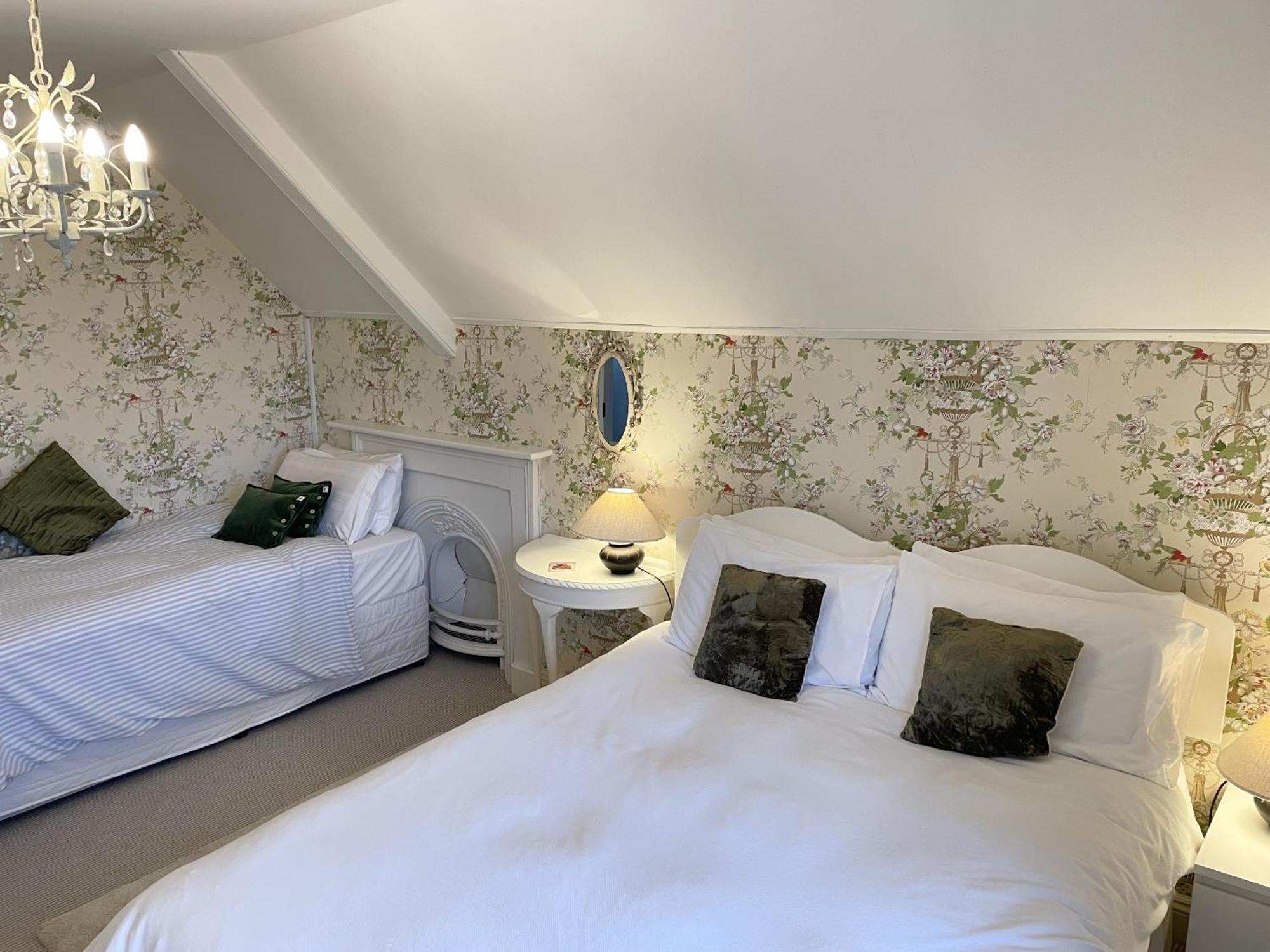 The Mount Somerton Retreat - Nr Bruton, Glastonbury, The Spectacular Wells Cathedral, Millfield School, Leonardo Helicopters, Yeovilton Kültér fotó